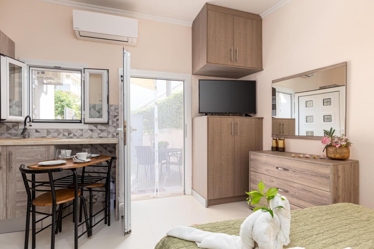 Fouki Apartments Ipsos Beach Exterior photo